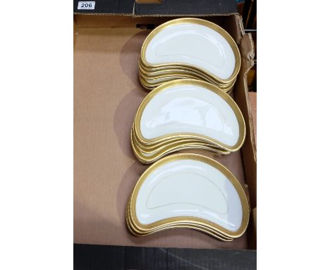 A Collection of Royal Worcester Durham Crescent plates (15)