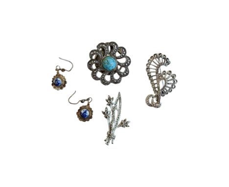 2 X SILVER MARCASITE BROOCHES, SILVER TILE DUTCH EARRINGS AND TURQUOISE BROOCH 