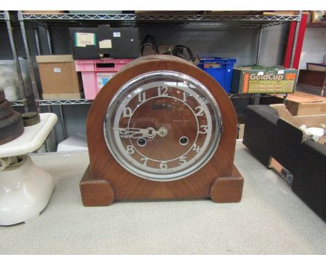 A mantel clock