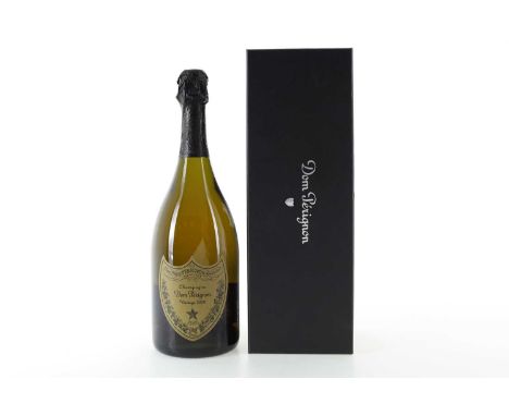 MOET & CHANDON DOM PERIGNON 2000 VINTAGE CHAMPAGNE 12.5% ABV / 75clNo visible condition issues with bottle. Fill level mid ne