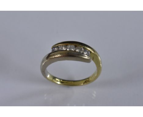 A quintet diamond ring, five round brilliant cut diamond linear set, estimated total diamond weight approx 0.27ct, 18ct gold 