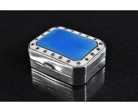 An Edwardian silver hinged pill box, blue engine turned enamel cover, gilt interior, Chester 1908