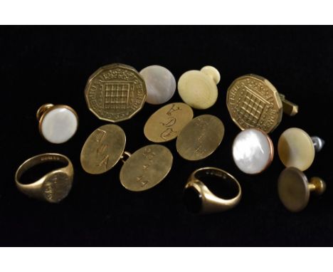 Gentlemen's Jewellery - a pair of 9ct gold oval panel cufflinks, initialed and dated DCA 23.4.44, London 1943, 9g, boxed;  an