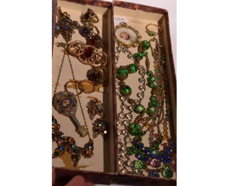 A selection of vintage costume jewellery including glass and crystal beads, glass locket, Italian mosaic brooch etc