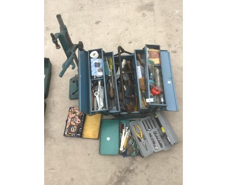 VARIOUS TOOLS TO INCLUDE A METAL FOLD OUT TOOL BOX AND CONTENTS, SOCKET SETS, DRILL STAND ETC 