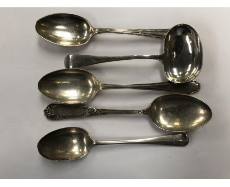 FIVE ITEMS OF HALLMARKED SILVER FLATWARE, TOTAL WEIGHT APPROX 153G 