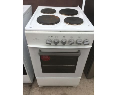 A NEW WORLD ELECTRIC OVEN WITH SOLID PLATE FOUR RING HOB (DIRECT WIRED) 