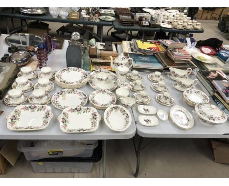 A LARGE WEDGWOOD 'HATHAWAY ROSE' PATTERN CERAMIC DINNER SERVICE 