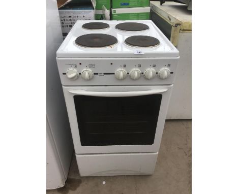 A GLEN BY BELLING ELECTRIC OVEN WITH SOLID PLATE FOUR RING HOB 