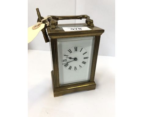 A BRASS CASED CARRIAGE CLOCK WITH KEY 