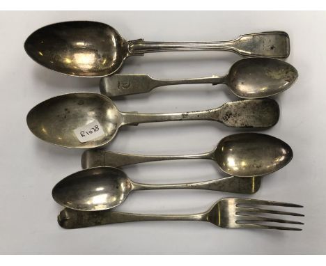SIX PIECES OF VICTORIAN AND LATER HALLMARKED SILVER FLATWARE, TOTAL WEIGHT APPROX 199G 