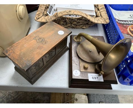 A WOODEN MODEL GRAMOPHONE AND TRINKET BOX 