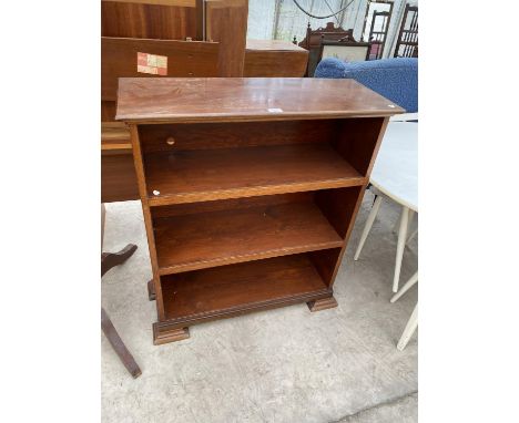 A MAHOGANY THREE SHELF BOOKCASE 