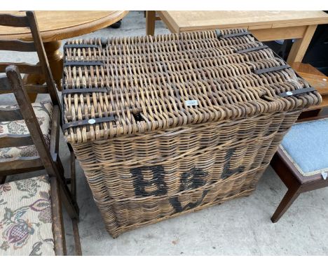 A LARGE VINTAGE WICKER LINEN HAMPER 
