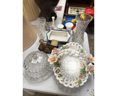 A MIXED GROUP OF ITEMS - CUT GLASSWARE, CAPODIMONTE BASKET, BRASS LAMP AND SHADE ETC 
