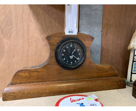 A SMITHS OAK CASED MANTLE CLOCK 