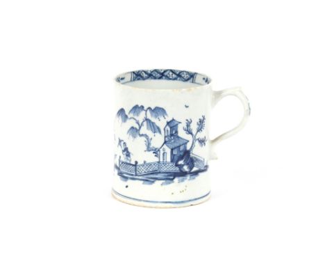 A Worcester blue and white cylindrical mug, decorated in the Chinese manner, 9cm high