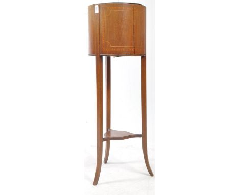 An early 20th century Edwardian wine cooler bottle stand. Circular form with metal insert to interior. Inlaid border with upr