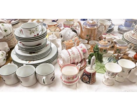 A Royal Worcester Evesham part 4 setting dinner service, Onion pattern dinnerware etc 