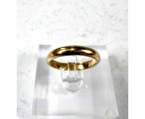 A yellow metal wedding ring, unmarked, tests as 18ct, 3.5gm 
