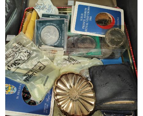 A collection of commemorative and other coins, 4 compacts and a reproduction carriage clock 