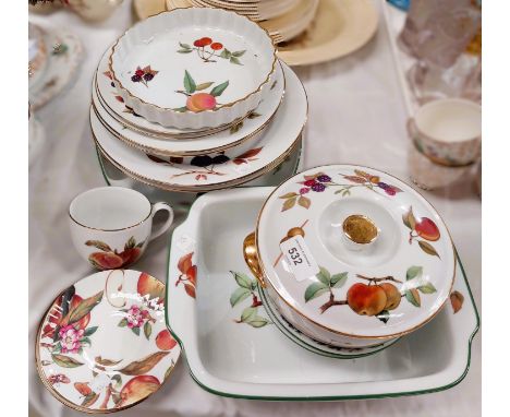 A selection of Royal Worcester dinnerware, Evesham and similar including large bowls, tureen etc 