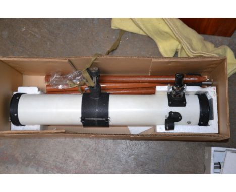A Prinz Optics astronomical telescope, reflector model 500R with wooden tripod retaining original box