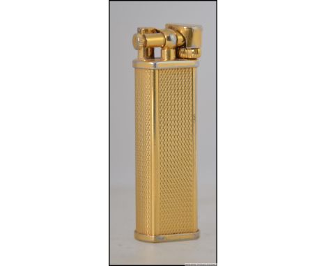 A vintage Dunhill Sylphide Lighter having engine turned decoration, numbered 25569 ( see illustrations ) H7cm
