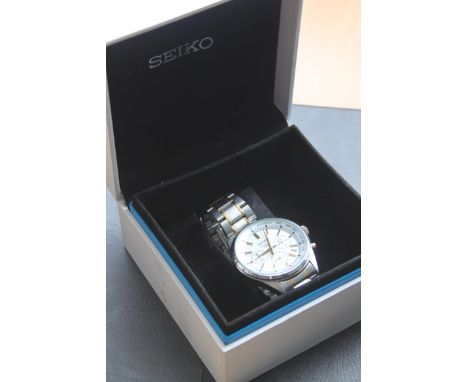 A gents Seiko Chronometer wristwatch. The white dial with triple subsiduary dials, date aperture set to a stainless steel bra