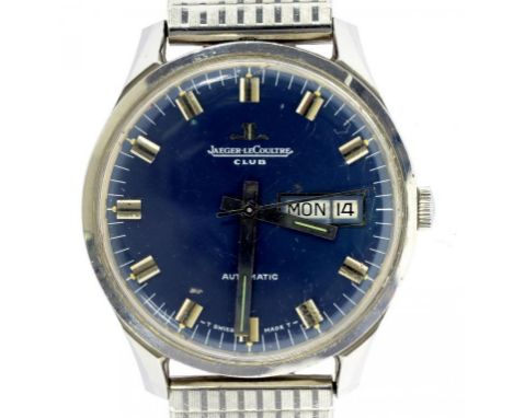 A JAEGER LECOULTRE STAINLESS STEEL SELF WINDING CLUB WRISTWATCH WITH BLUE DIAL, DAY AND DATE 