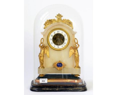 A FRENCH GILTMETAL MOUNTED ONYX MANTEL CLOCK, ON EBONISED WOOD PLINTH, 34CM H, EBONISED STAND, BENEATH GLASS DOME 