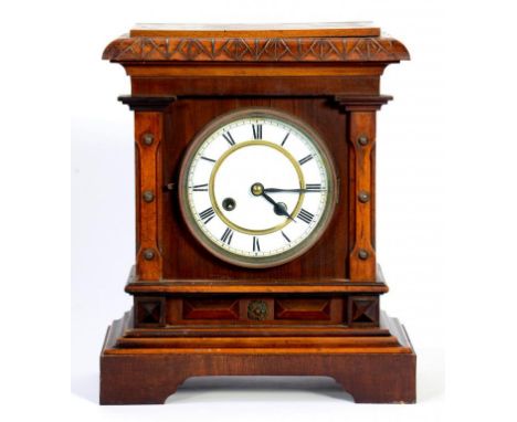 A GERMAN WALNUT MANTEL CLOCK WITH ENAMEL DIAL AND GONG STRIKING MOVEMENT, 74CM H, LATE 19TH C 