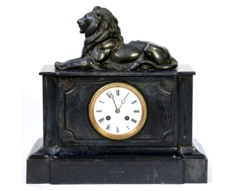 A FRENCH SLATE BREAKFRONT MANTEL CLOCK SURMOUNTED BY A SPELTER SCULPTURE OF A RECUMBENT LION, 33CM H, LATE 19TH C 