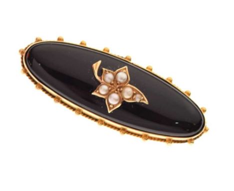 Victorian black onyx gold mounted brooch, with a split pearl set ivy leaf to the centre, 40mm wide 