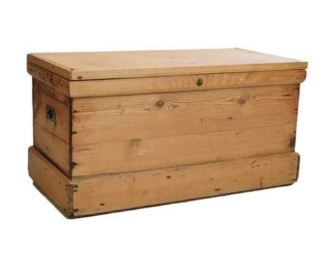 Pine trunk or bedding chest, 94cm x 47cm x 50cm high 