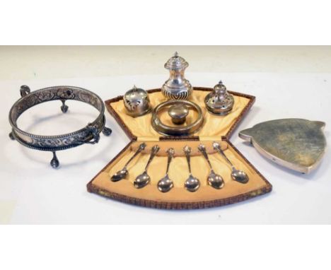 Small quantity of silver to include; cased set of teaspoons, W.H Haseler Ltd, Birmingham, 1923, sifter tops etc, 245g gross a