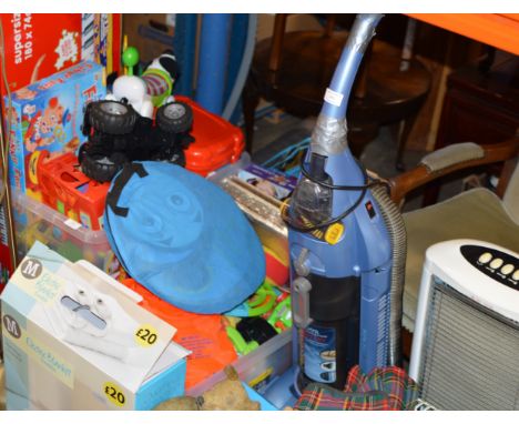 UPRIGHT VACUUM, FLOOD LIGHT &amp; ELECTRIC BLANKET     