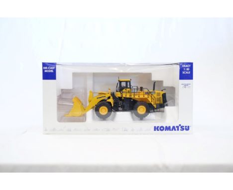 Universal Hobbies  Komatsu WA600 1:50 Scale  UH8008U