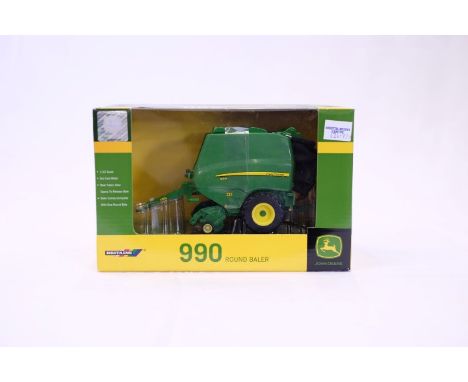 Britains  John Deere 990 Round Bailer 1:32 Scale  42784