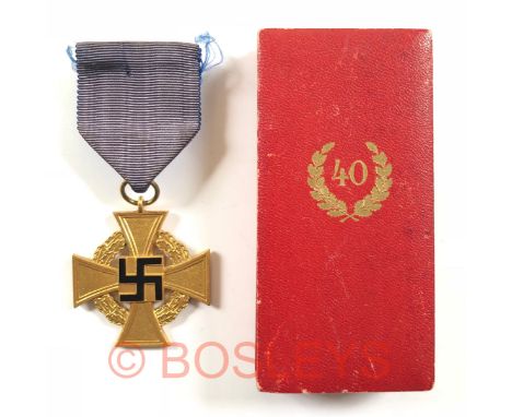 German Third Reich cased Faithful Service Decoration 1st Class for 40 years by Deschler & Söhne, München.A fine gilt example 