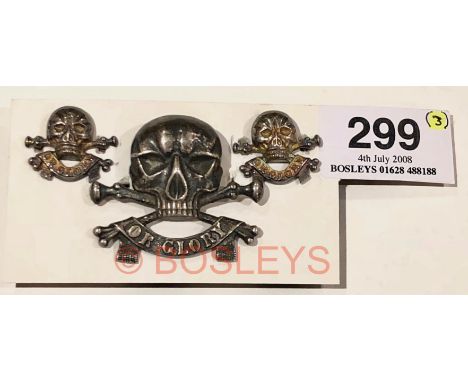 17th/21st Lancers Officer’s  cap badge and pair of silver collars.A good silvered example on loops. Skull on crossed bones dr