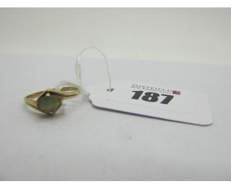 A 9ct Oval Four Claw Set Ring, within crossover style setting and shoulders (finger size R) (1.5 grams).