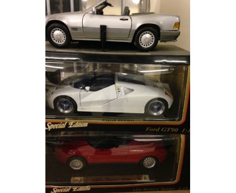 3 Maisto 1:18 scale model cars: boxed Alfa Romeo Spider, boxed Ford GT 90 and an unboxed Mercedes Benz 500 SL ('89).