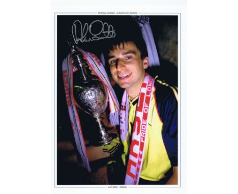 Autographed Alan Smith 16 X 12 Photo Edition: Col, Depicting Alan Smith Posing With The First Division Trophy In The Dressing