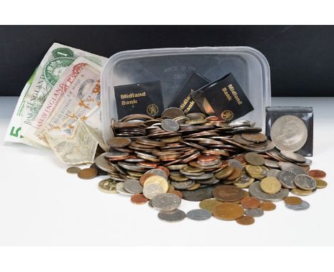 A collection of mixed coins to include British pre decimal silver, Victorian, commemorative and early world examples together