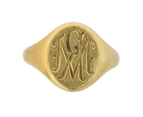 An 18ct gold signet ring, the oval monogrammed panel with tapered shoulders, hallmarks for London, 1918, ring size O1/2, gros