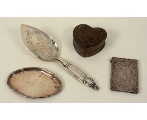 A mixed lot of silver, comprising of fish divider marked 800, pin dish, embossed silver card case 1897 and heart shaped trink