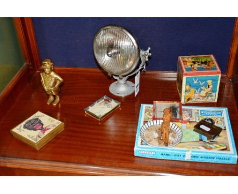 A quantity of vintage collectables, to include military search light, novelty coin box, trench vesta, jigsaw and games