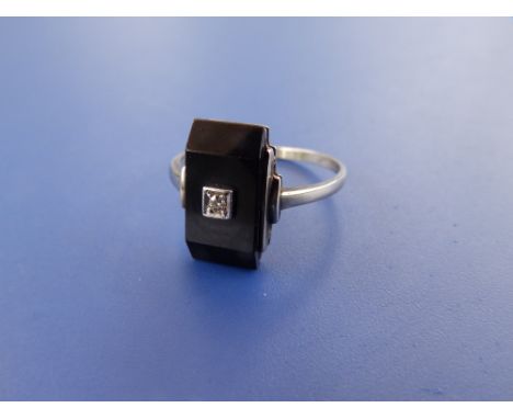 An art deco black onyx ring with small diamond to centre in '585' white metal. Finger size R/S.