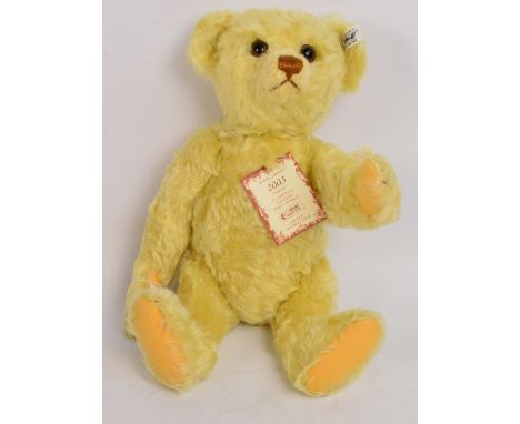 A boxed British Collectors' 2003 Steiff teddy bear no.660955, with numbered white and black tag to ear, with yellow fur, 21 i